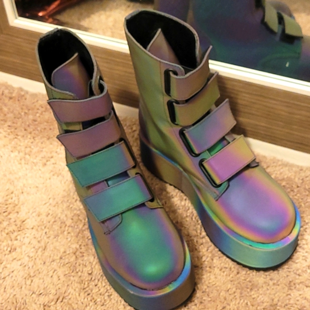 Current mood platform boots size 7